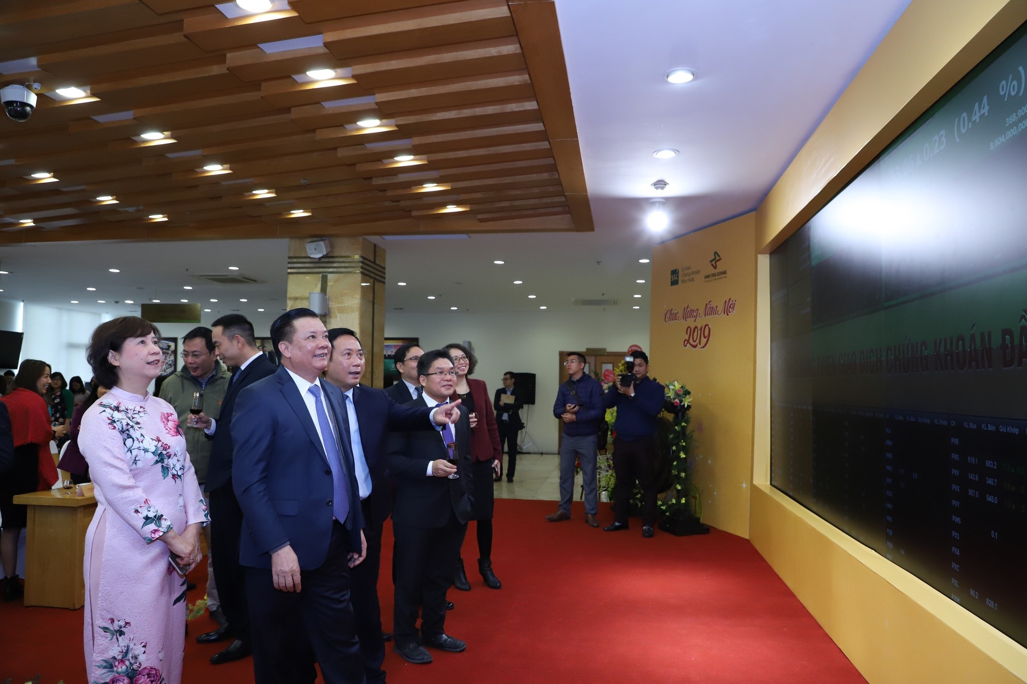 Chứng khoán Việt Nam vô địch Đông Nam Á năm 2018 - Ảnh 1. Chứng khoán Việt Nam vô địch Đông Nam Á năm 2018 - Ảnh 1.