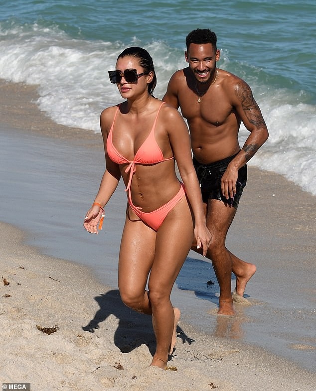 
Kaz Crossley và bạn trai Josh Denzel đang tận hưởng kỳ nghỉ ở Miami, Mỹ
