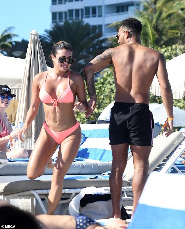 
Người đẹp và bạn trai là một trong số ít các cặp đôi hò hẹn sau khi show truyền hình Love Island kết thúc
