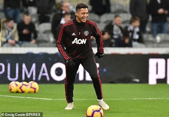 
Sanchez đã trở lại sân cỏ sau một tháng dưỡng thương
