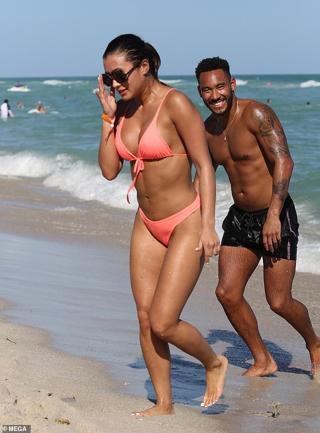 
Cô hiện tại rất nổi tiếng trên truyền hình Anh quốc
