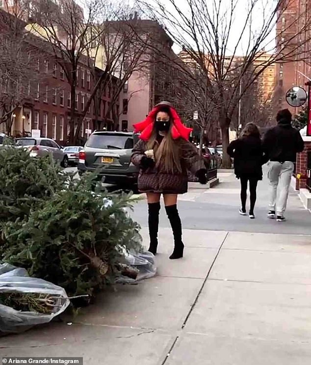 Vừa tuyên bố “làm người độc thân vui tính”, Ariana Grande xuất hiện bên bạn trai cũ - Ảnh 9. Vừa tuyên bố “làm người độc thân vui tính”, Ariana Grande xuất hiện bên bạn trai cũ - Ảnh 9.