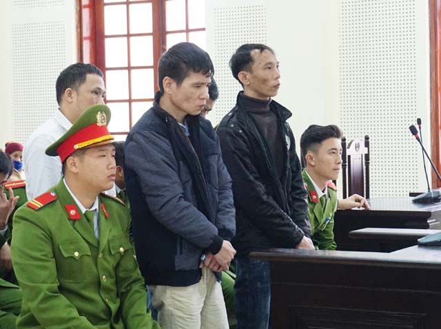 Ngụy trang 10kg ma túy trong hộp sữa, 2 người lĩnh án tử - 2 Các bị cáo nghe tòa tuyên án.