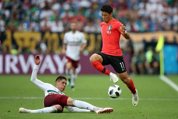 Top 10 ngôi sao đắt giá nhất Asian Cup 2019: Son Heung Min không có đối thủ - 9
Hee-chan Hwang là cái tên không xa lạ với người hâm mộ Việt Nam. Cầu thủ này góp mặt trong đội hình đội tuyển Hàn Quốc tham dự World Cup 2018 và là một trong những gương mặt chú ý của Olympic Hàn Quốc ở Asiad 2018. Tiền đạo này sẽ lĩnh ấn hàng công của Hàn Quốc ở Asian Cup 2019.
