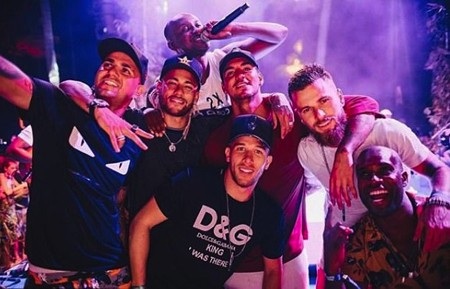 Neymar đón năm mới 2019 tưng bừng bên dàn mỹ nhân - Ảnh 3. Neymar đón năm mới 2019 tưng bừng bên dàn mỹ nhân - Ảnh 3.