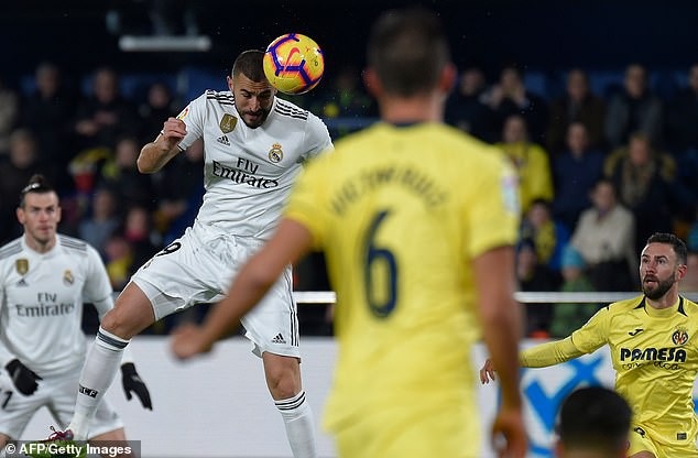 Villarreal 2-2 Real Madrid: Trận hòa thất vọng - 2
Benzema ngay lập tức gỡ hòa 1-1 cho Real Madrid