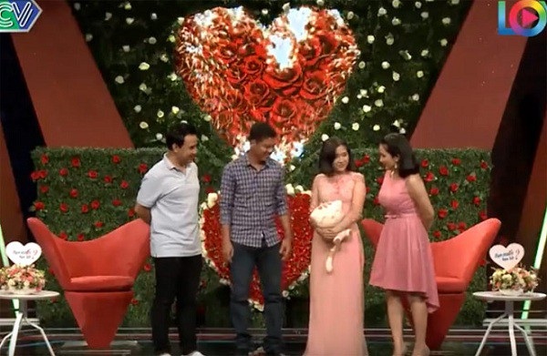 Cô gái bật khóc trên sóng truyền hình khi bố “chất vấn” đối tượng hẹn hò - 3 Cô gái bật khóc trên sóng truyền hình khi bố “chất vấn” đối tượng hẹn hò - 3