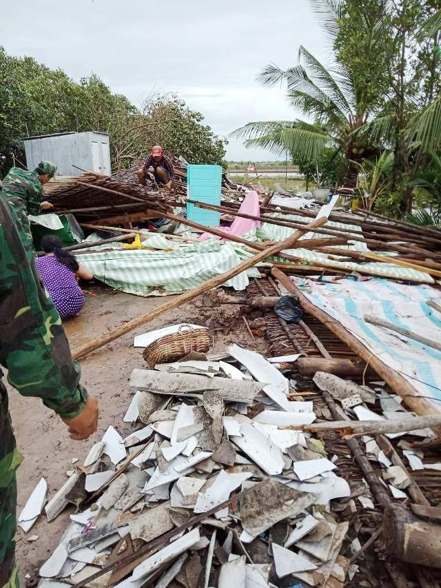 Cảnh tan hoang ở vùng ven biển Bạc Liêu sau lốc xoáy, mưa lớn - 6 Cảnh tan hoang ở vùng ven biển Bạc Liêu sau lốc xoáy, mưa lớn - 6