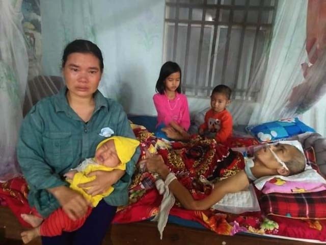 Cảnh sống mòn của người đàn ông bị nạn trên đường về đưa vợ đi sinh - 2 Khi anh Thiện gặp nạn cũng là khi chị Lộc chuyển dạ sinh con thứ 4. Mất lao động chính, đang nuôi 4 đứa con thơ dại khiến chị Lộc như lâm vào đường cùng.