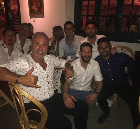 Cận cảnh kỳ nghỉ năm mới cho thấy Messi “làm hết sức, chơi hết mình” - Ảnh 4. Cận cảnh kỳ nghỉ năm mới cho thấy Messi “làm hết sức, chơi hết mình” - Ảnh 4.