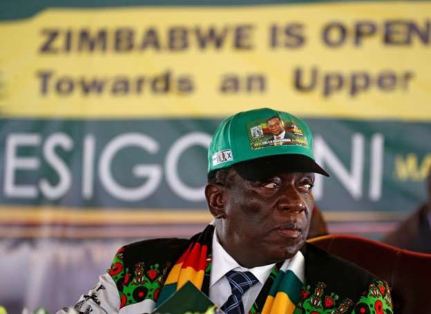 Không trả nổi lương, Zimbabwe sa thải hơn 3.000 công chức - 1 Chính quyền của ông Mnangagwa hiện đang vật lộn để khôi phục nền kinh tế của Zimbabwe. (Nguồn: Reuters)