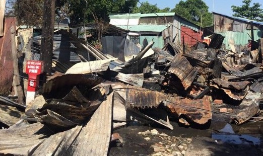 Nhiều căn trọ bị thiêu rụi