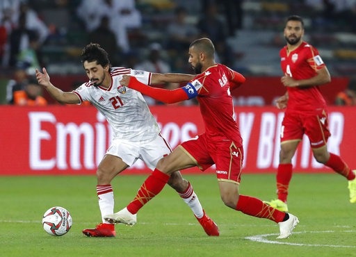 UAE hòa may mắn trước Bahrain ở trận ra quân Asian Cup - 1
UAE (áo trắng) chưa thể hiện được kỳ vọng ở trận đầu ra quân