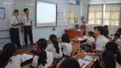 Hai cánh cửa mở rộng không gian học tập - Ảnh 1. Hai cánh cửa mở rộng không gian học tập - Ảnh 1.