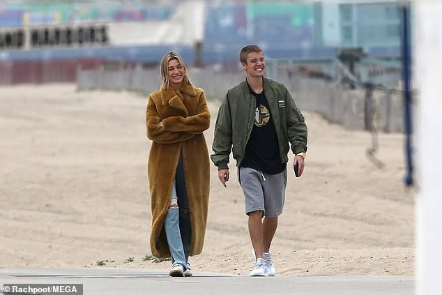 Justin Bieber hạnh phúc bên vợ siêu mẫu - Ảnh 4. Justin Bieber hạnh phúc bên vợ siêu mẫu - Ảnh 4.