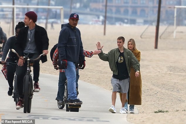 Justin Bieber hạnh phúc bên vợ siêu mẫu - Ảnh 5. Justin Bieber hạnh phúc bên vợ siêu mẫu - Ảnh 5.
