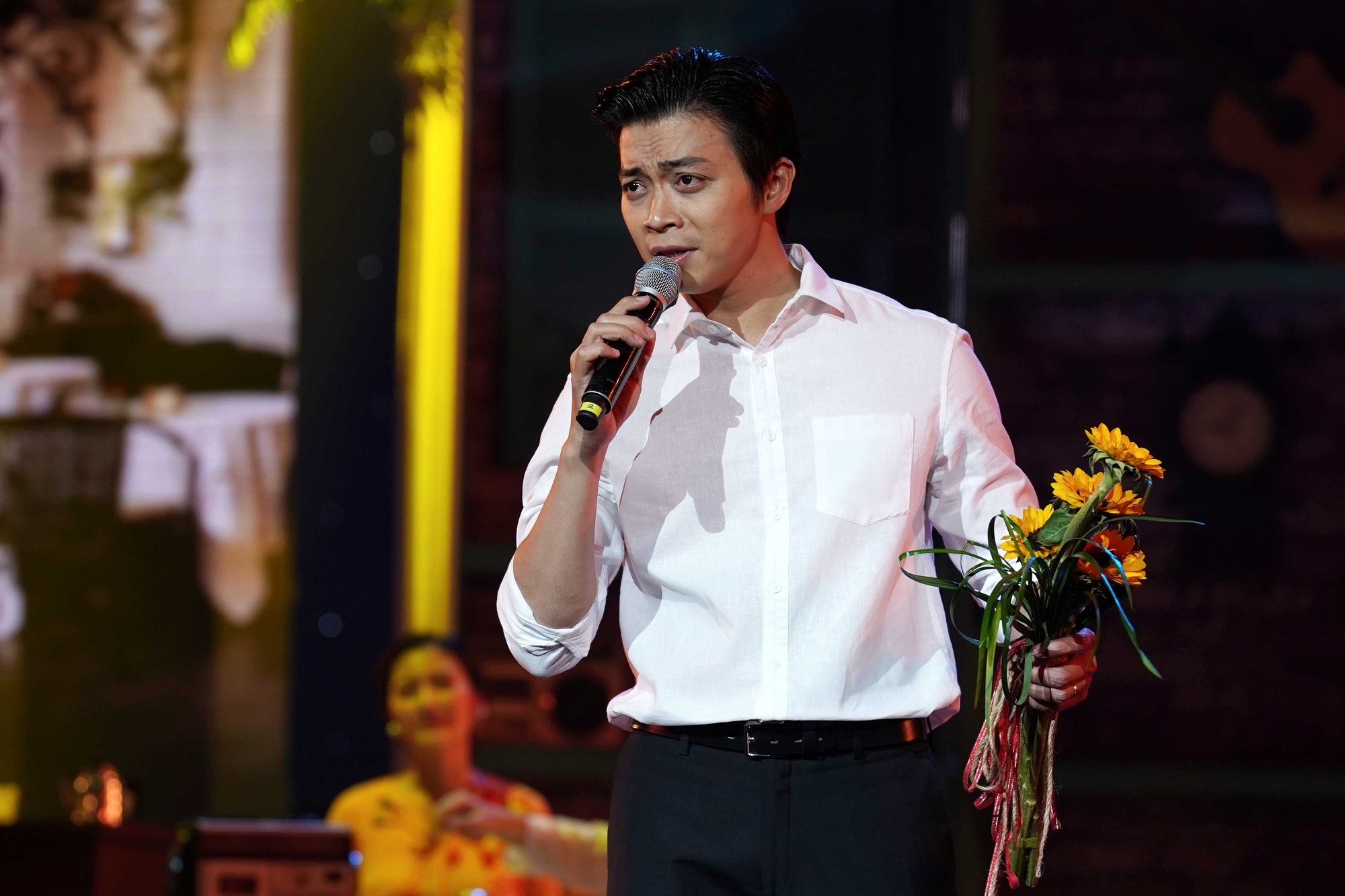 Thu Minh sexy hết cỡ khi hội ngộ khán giả Duyên dáng Việt Nam - Ảnh 7. Thu Minh sexy hết cỡ khi hội ngộ khán giả Duyên dáng Việt Nam - Ảnh 7.