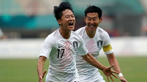 “Messi Hàn Quốc” bất ngờ được triệu tập tham dự Asian Cup - 1
Lee Seung Woo (số 17) được triệu tập lên đội tuyển Hàn Quốc ngay trước giờ G