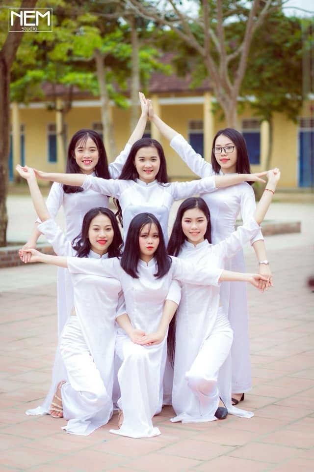 Trào lưu chụp ảnh hình ngôi sao được giới trẻ hưởng ứng dịp đầu năm - 8 Huỳnh Ngọc Cẩm