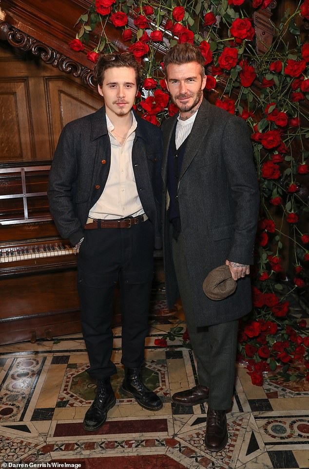 
Brooklyn, 19 tuổi cũng luôn đồng hành cùng bố mẹ
