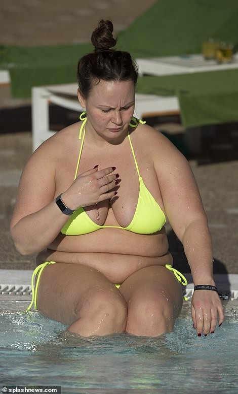 Chanelle Hayes gây choáng với dáng nặng nề - Ảnh 3. Chanelle Hayes gây choáng với dáng nặng nề - Ảnh 3.