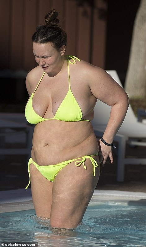 Chanelle Hayes gây choáng với dáng nặng nề - Ảnh 7. Chanelle Hayes gây choáng với dáng nặng nề - Ảnh 7.