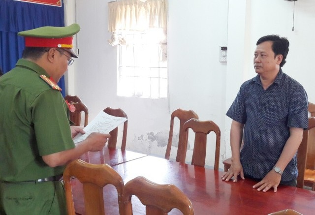 Bắt 2 cán bộ phòng khám không liên quan đến khiếu kiện Chủ tịch tỉnh Cà Mau - Ảnh 2. Bắt 2 cán bộ phòng khám không liên quan đến khiếu kiện Chủ tịch tỉnh Cà Mau - Ảnh 2.