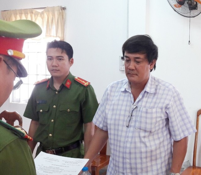 Bắt 2 cán bộ phòng khám không liên quan đến khiếu kiện Chủ tịch tỉnh Cà Mau - Ảnh 3. Bắt 2 cán bộ phòng khám không liên quan đến khiếu kiện Chủ tịch tỉnh Cà Mau - Ảnh 3.