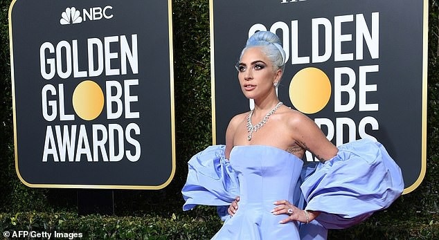 Lady Gaga đeo nữ trang 5 triệu USD lên thảm đỏ - Ảnh 4. Lady Gaga đeo nữ trang 5 triệu USD lên thảm đỏ - Ảnh 4.