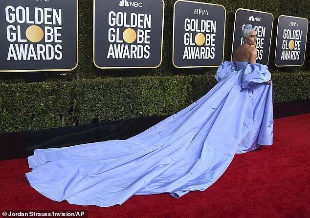 Lady Gaga đeo nữ trang 5 triệu USD lên thảm đỏ - Ảnh 6. Lady Gaga đeo nữ trang 5 triệu USD lên thảm đỏ - Ảnh 6.