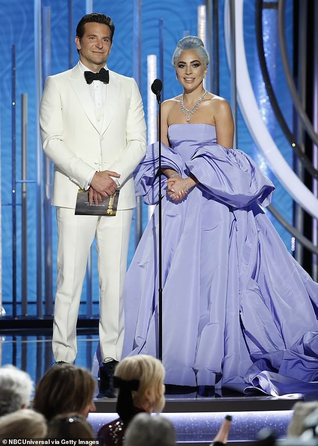 Lady Gaga đeo nữ trang 5 triệu USD lên thảm đỏ - Ảnh 8. Lady Gaga đeo nữ trang 5 triệu USD lên thảm đỏ - Ảnh 8.