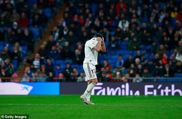 Thua ê chề ở Bernabeu, Real Madrid “bật bãi” khỏi top 4 La Liga - 6
Lucas Vazquez đã để lại nỗi thất vọng lớn...