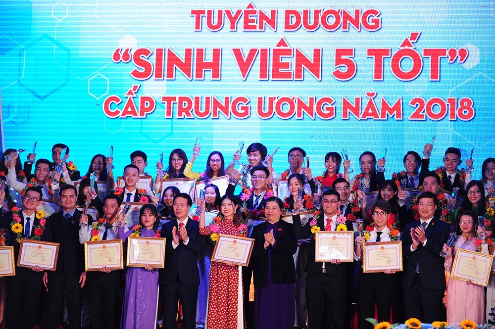 Tuyên dương 190 Sinh viên 5 tốt xuất sắc nhất trên cả nước - Ảnh 1. Tuyên dương 190 Sinh viên 5 tốt xuất sắc nhất trên cả nước - Ảnh 1.