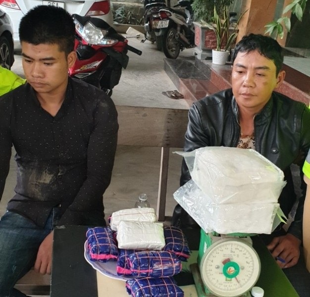 Bắt đối tượng vận chuyển hơn 17.000 viên ma túy tổng hợp - Ảnh 2. Bắt đối tượng vận chuyển hơn 17.000 viên ma túy tổng hợp - Ảnh 2.