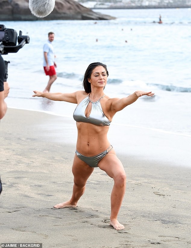 Casey Batchelor tự tin diện áo tắm sau khi giảm 26 kg - Ảnh 2. Casey Batchelor tự tin diện áo tắm sau khi giảm 26 kg - Ảnh 2.