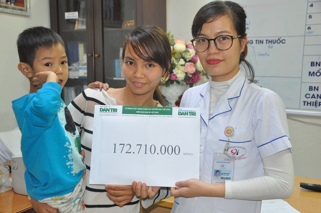 Bạn đọc giúp cậu bé 5 tuổi phải mổ tim lần thứ 5 hơn 172 triệu đồng - Ảnh 2. Bạn đọc giúp cậu bé 5 tuổi phải mổ tim lần thứ 5 hơn 172 triệu đồng - Ảnh 2.
