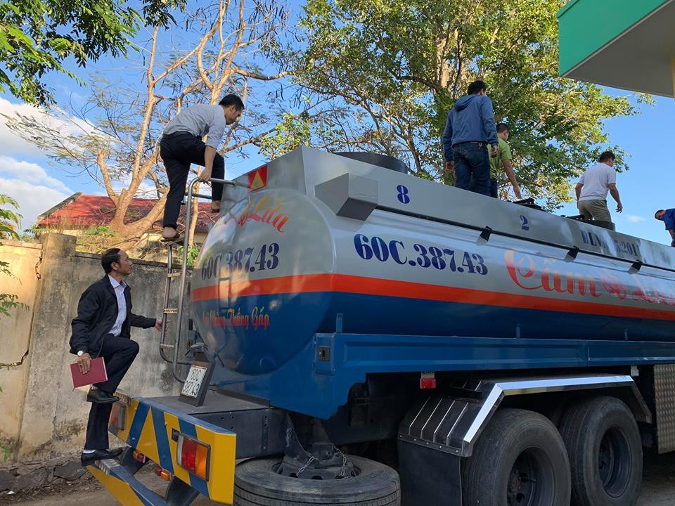 Hơn 14.000 lít xăng lậu được “ngụy trang” bằng hóa đơn đã qua sử dụng - Ảnh 1. Hơn 14.000 lít xăng lậu được “ngụy trang” bằng hóa đơn đã qua sử dụng - Ảnh 1.