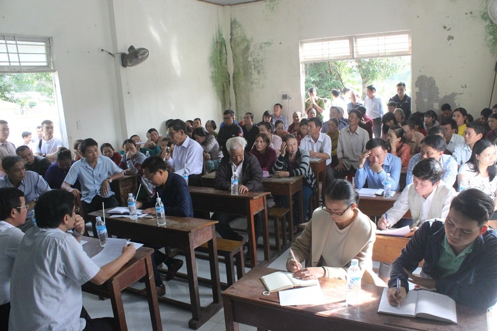 Đà Nẵng: Dân chặn xe vào bãi rác, đề nghị đối thoại với lãnh đạo thành phố - Ảnh 1. Đà Nẵng: Dân chặn xe vào bãi rác, đề nghị đối thoại với lãnh đạo thành phố - Ảnh 1.