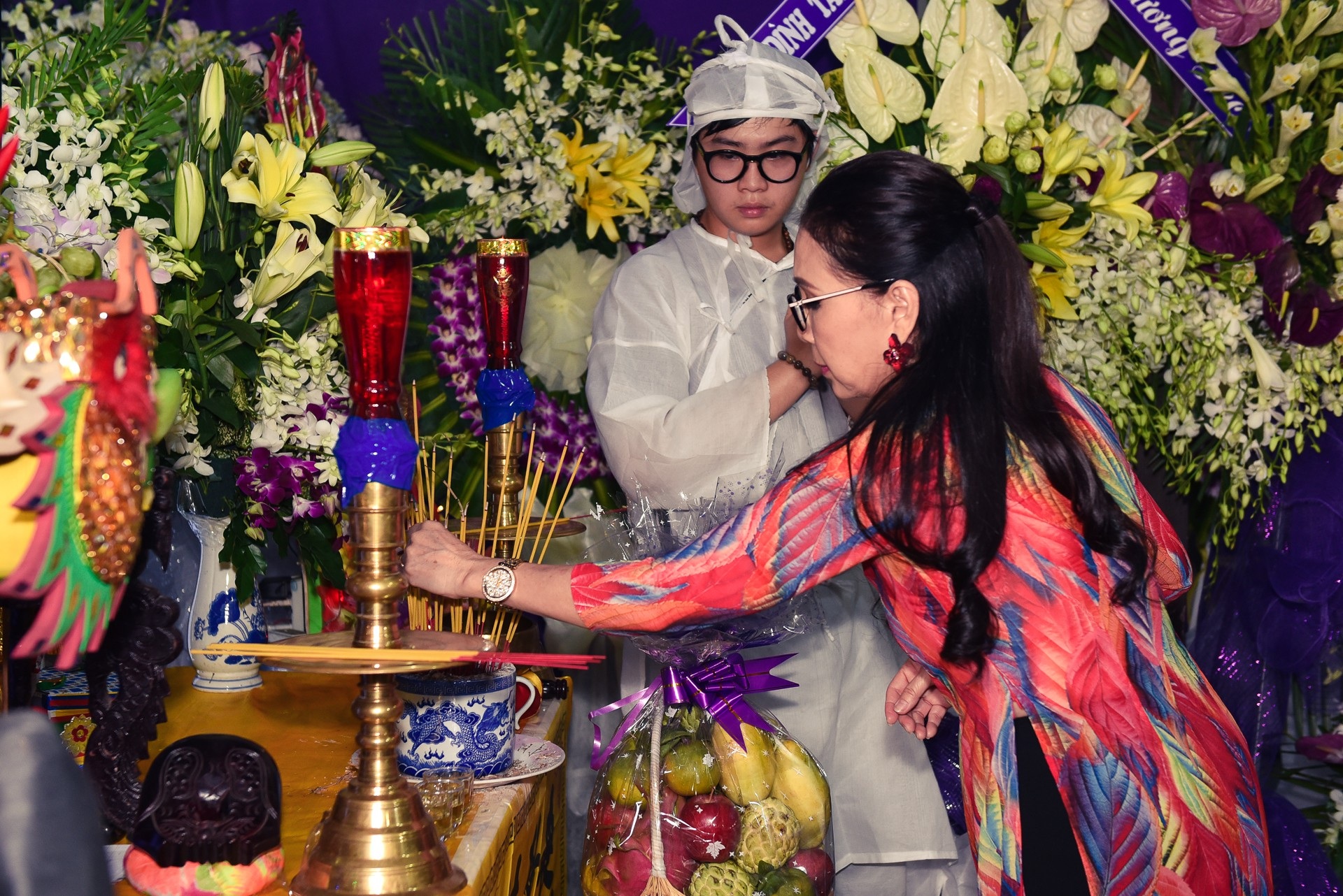 Kim Xuân, Quyền Linh, Anh Đức… xúc động khi đến viếng diễn viên Mạnh Tràng - Ảnh 3. Kim Xuân, Quyền Linh, Anh Đức… xúc động khi đến viếng diễn viên Mạnh Tràng - Ảnh 3.