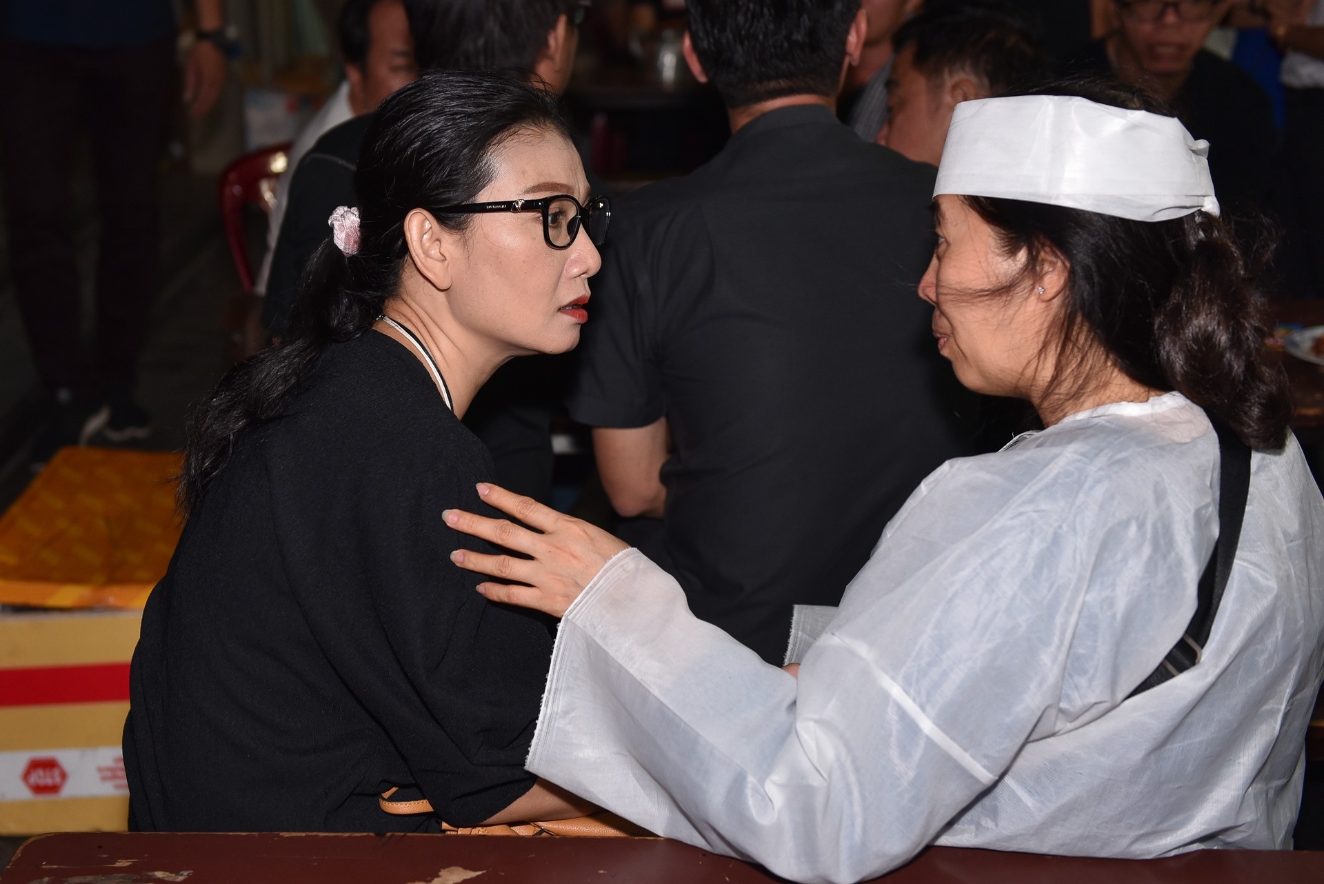 Kim Xuân, Quyền Linh, Anh Đức… xúc động khi đến viếng diễn viên Mạnh Tràng - Ảnh 7. Kim Xuân, Quyền Linh, Anh Đức… xúc động khi đến viếng diễn viên Mạnh Tràng - Ảnh 7.