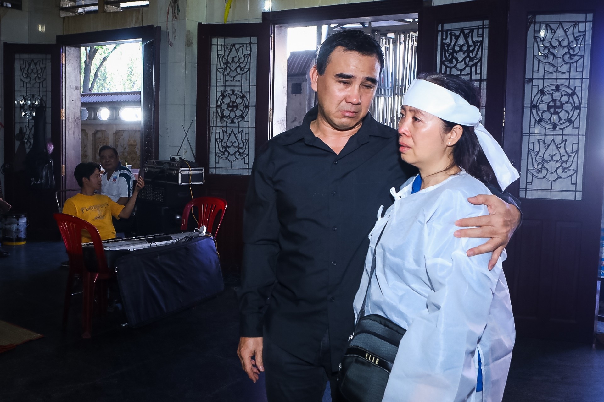 Kim Xuân, Quyền Linh, Anh Đức… xúc động khi đến viếng diễn viên Mạnh Tràng - Ảnh 12. Kim Xuân, Quyền Linh, Anh Đức… xúc động khi đến viếng diễn viên Mạnh Tràng - Ảnh 12.
