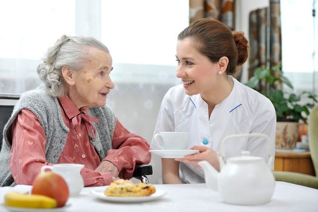Suy giảm thính lực ở người cao tuổi có chữa được không? - Ảnh 3. Suy giảm thính lực ở người cao tuổi có chữa được không? - Ảnh 3.