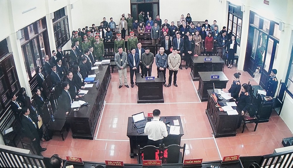 Bác sĩ Hoàng Công Lương có đủ sức khỏe dự phiên tòa ngày mai? - Ảnh 1. Bác sĩ Hoàng Công Lương có đủ sức khỏe dự phiên tòa ngày mai? - Ảnh 1.