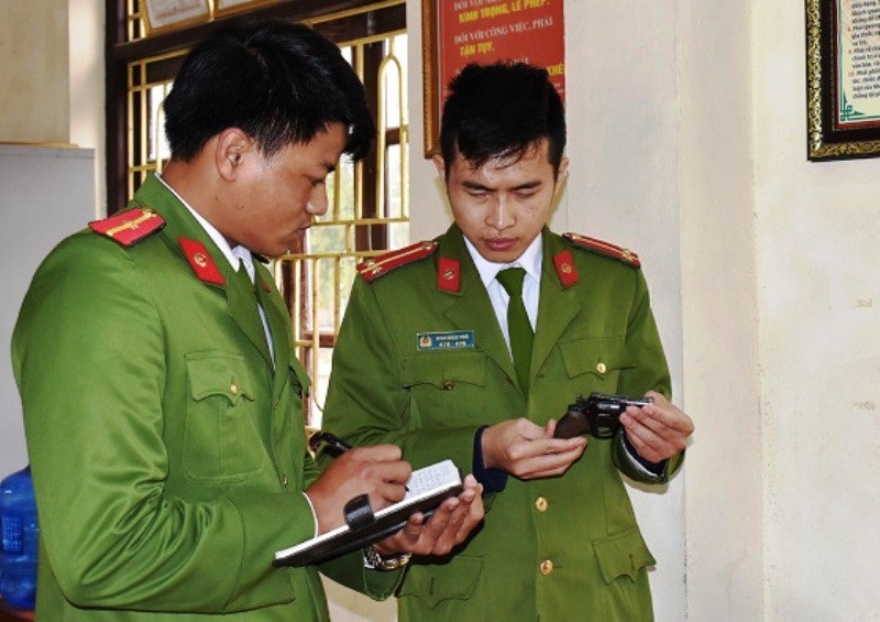Nam thanh niên dùng súng tự chế giải quyết mâu thuẫn cá nhân - Ảnh 2. Nam thanh niên dùng súng tự chế giải quyết mâu thuẫn cá nhân - Ảnh 2.