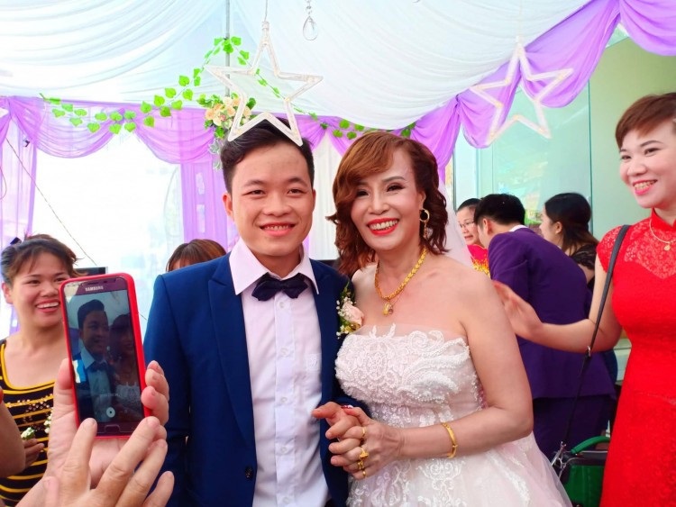 Những chuyện tình “gây sốt” nhất năm 2018, biết được lý do ai cũng bất ngờ - Ảnh 1. Những chuyện tình “gây sốt” nhất năm 2018, biết được lý do ai cũng bất ngờ - Ảnh 1.