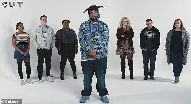 Nếu bạn nghĩ năm qua mình đen, hãy xem clip thi xem ai... đen hơn - Ảnh 1.