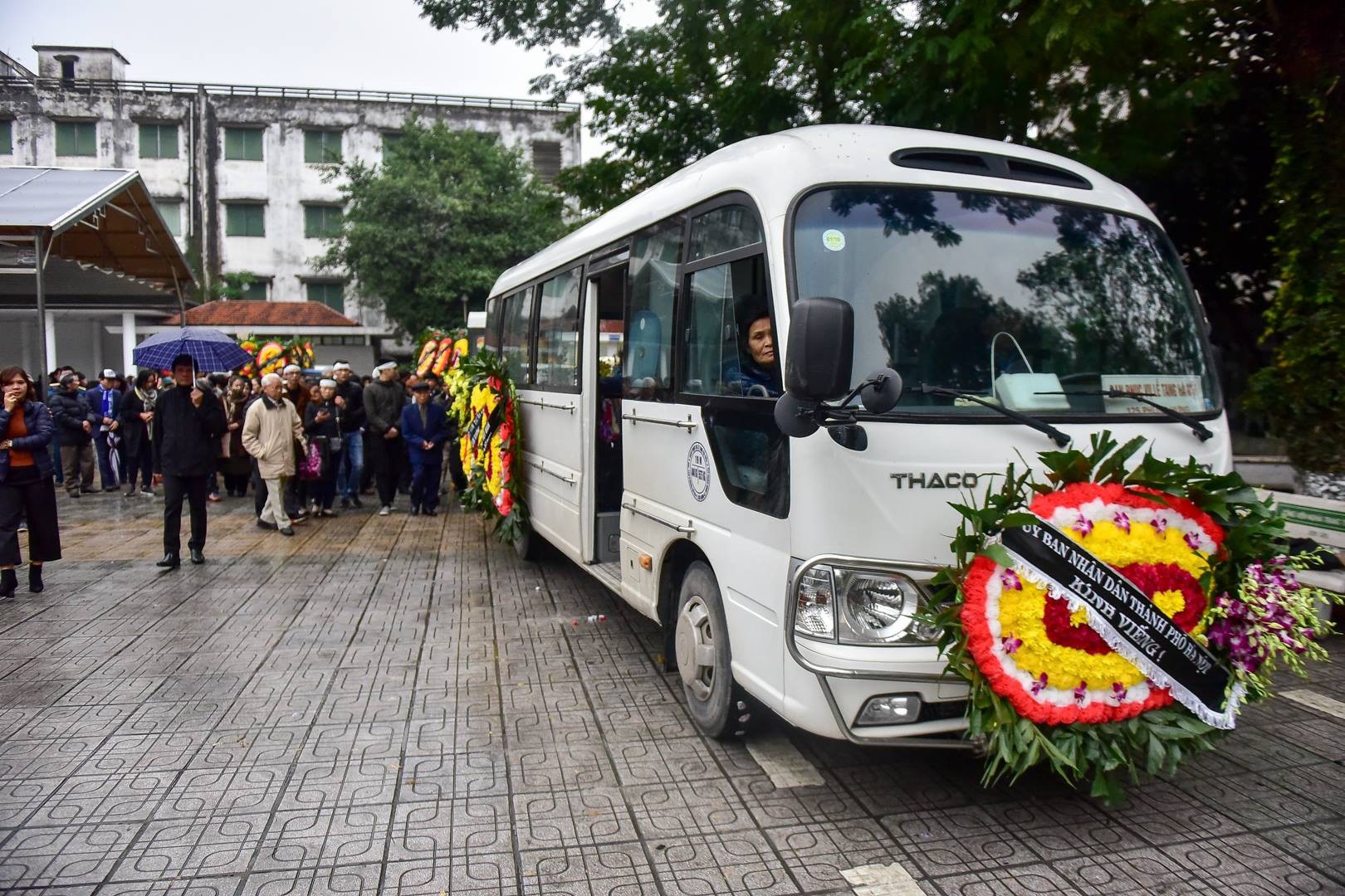 Đông đảo bạn bè, văn nghệ sĩ đến tiễn đưa nhà thơ- nhạc sĩ Nguyễn Trọng Tạo - Ảnh 25. Đông đảo bạn bè, văn nghệ sĩ đến tiễn đưa nhà thơ- nhạc sĩ Nguyễn Trọng Tạo - Ảnh 25.