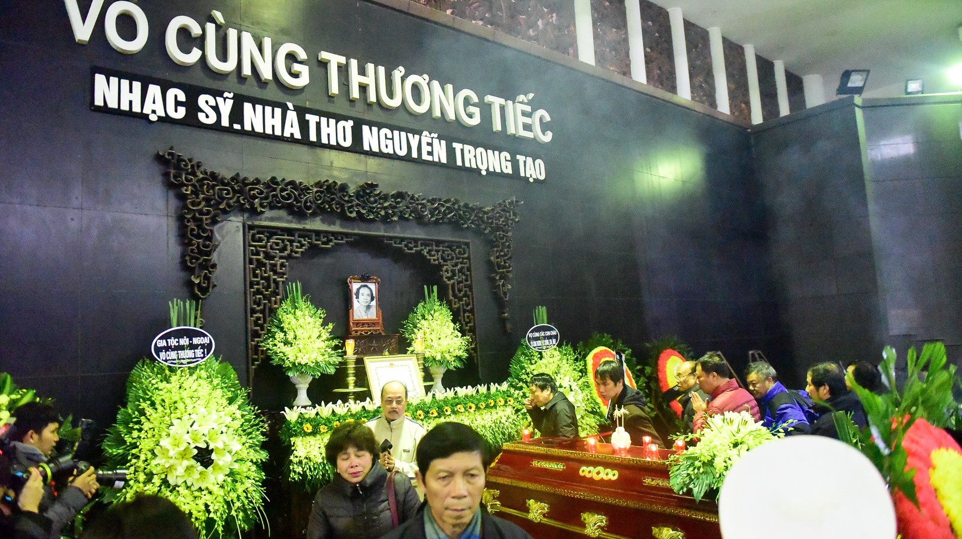 Đông đảo bạn bè, văn nghệ sĩ đến tiễn đưa nhà thơ- nhạc sĩ Nguyễn Trọng Tạo - Ảnh 4. Đông đảo bạn bè, văn nghệ sĩ đến tiễn đưa nhà thơ- nhạc sĩ Nguyễn Trọng Tạo - Ảnh 4.