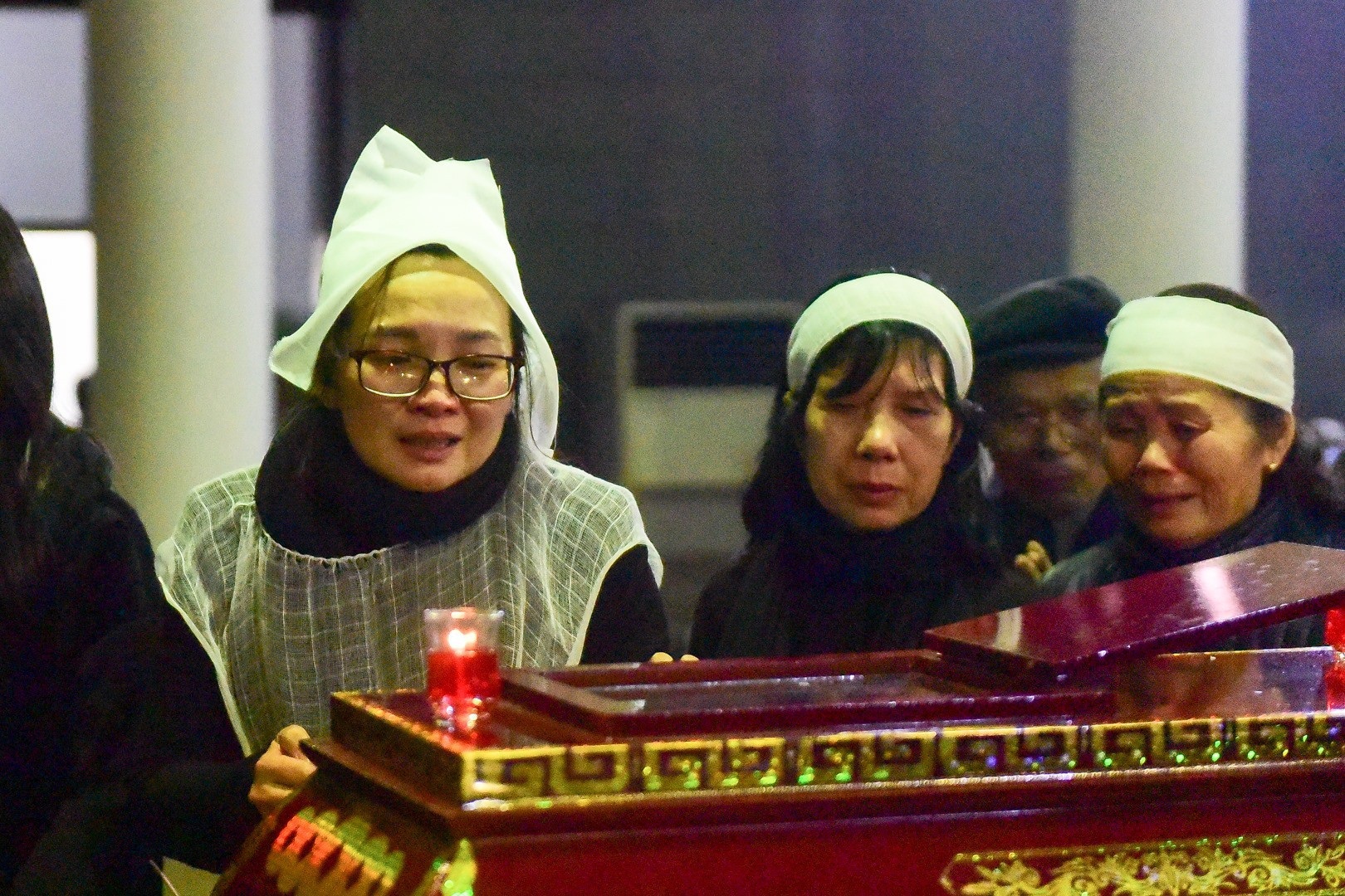 Đông đảo bạn bè, văn nghệ sĩ đến tiễn đưa nhà thơ- nhạc sĩ Nguyễn Trọng Tạo - Ảnh 5. Đông đảo bạn bè, văn nghệ sĩ đến tiễn đưa nhà thơ- nhạc sĩ Nguyễn Trọng Tạo - Ảnh 5.