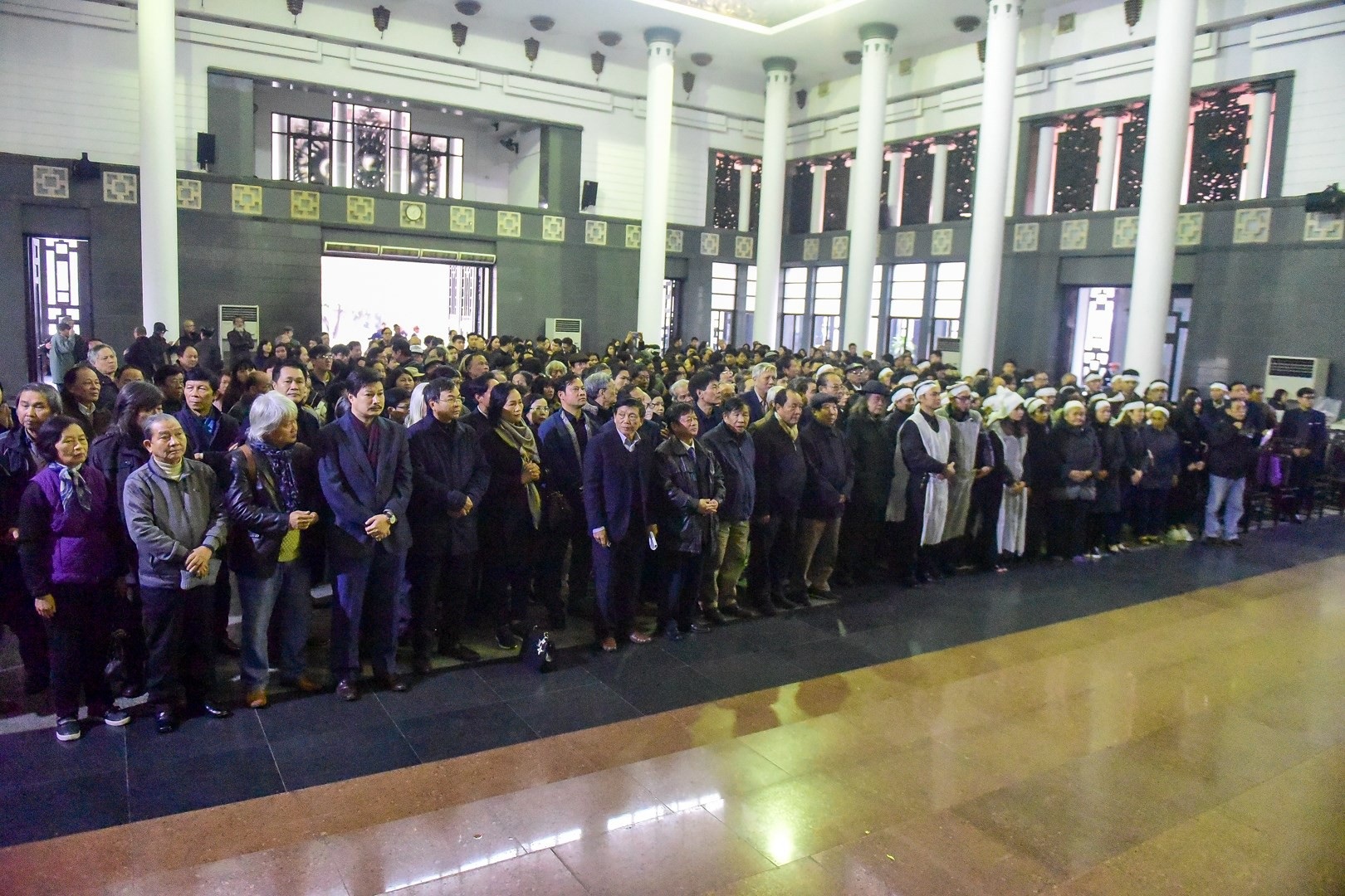 Đông đảo bạn bè, văn nghệ sĩ đến tiễn đưa nhà thơ- nhạc sĩ Nguyễn Trọng Tạo - Ảnh 2. Đông đảo bạn bè, văn nghệ sĩ đến tiễn đưa nhà thơ- nhạc sĩ Nguyễn Trọng Tạo - Ảnh 2.